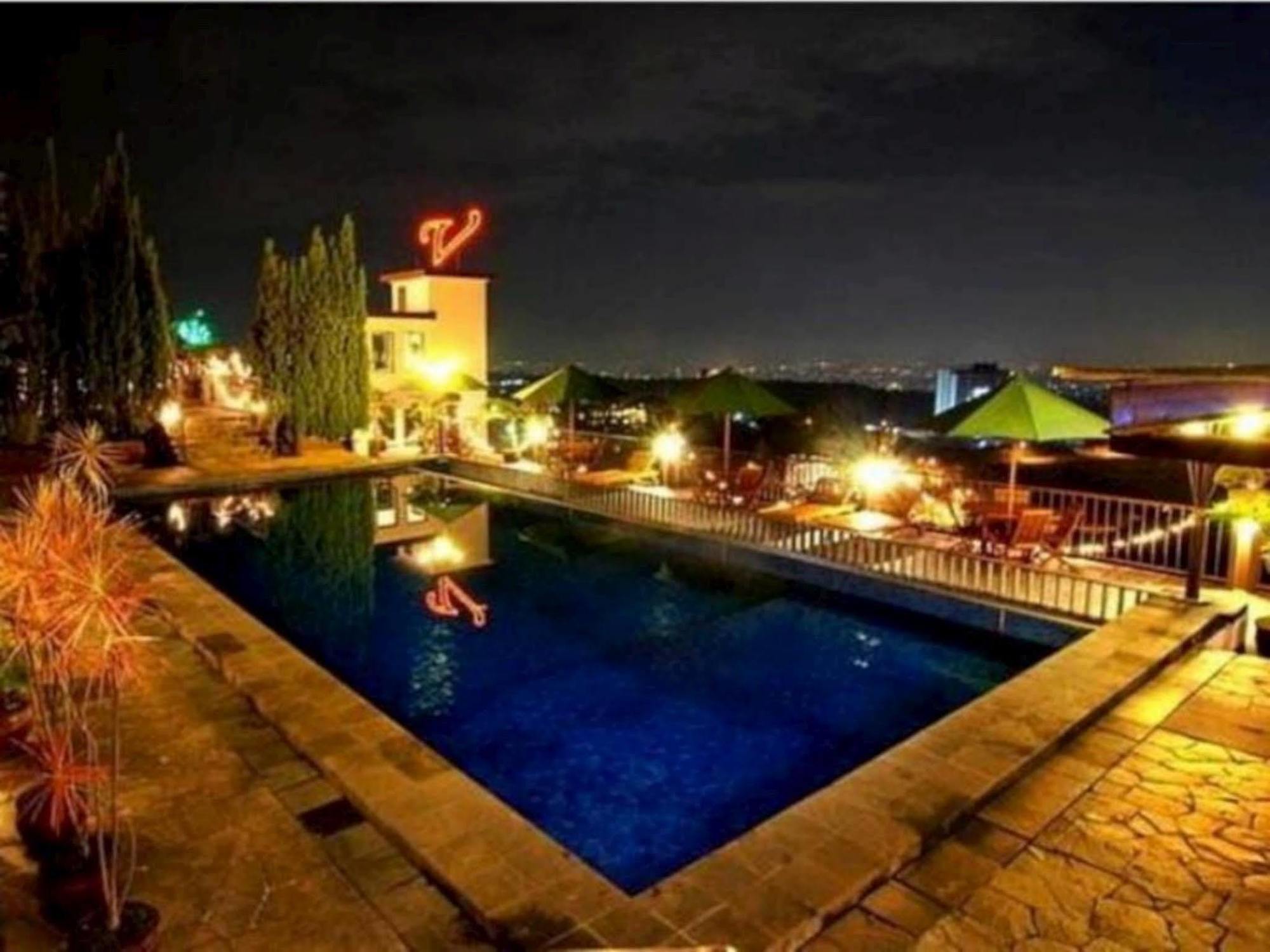 The Valley Resort Hotel Bandung Exterior photo